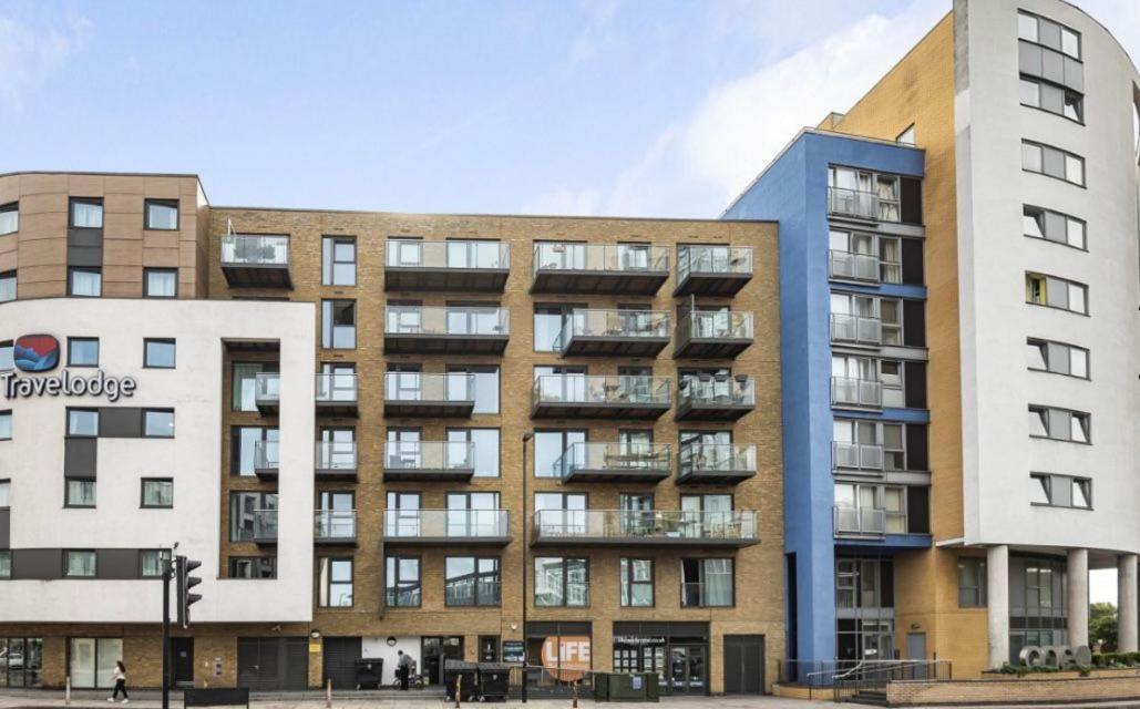 Luxurious Dlr Apartment Londres Exterior foto