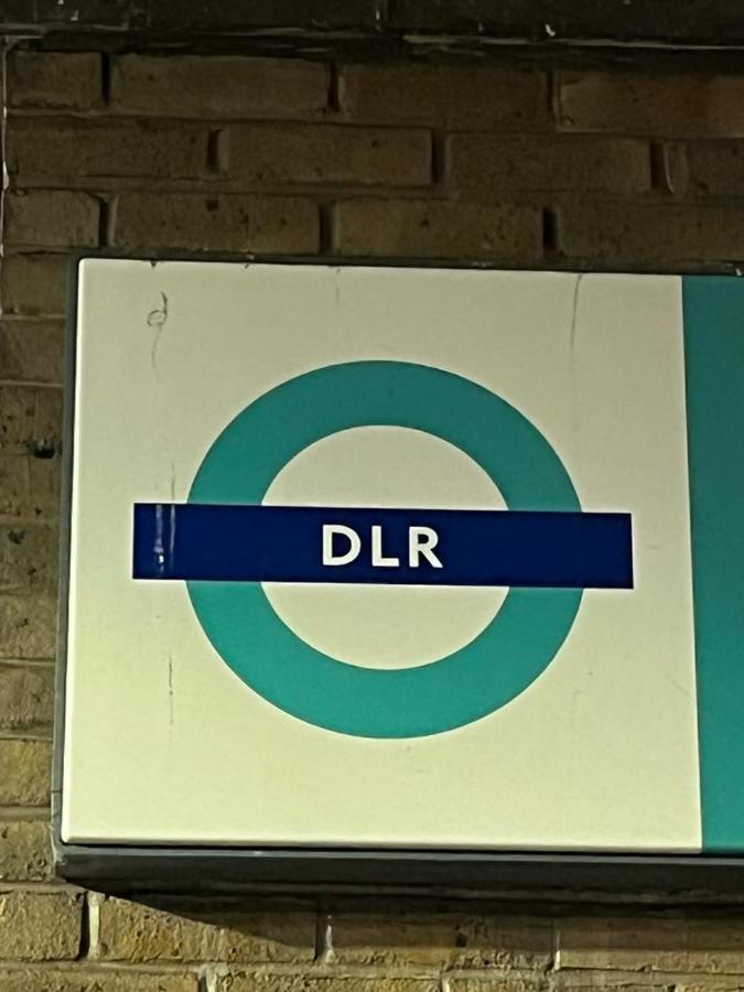 Luxurious Dlr Apartment Londres Exterior foto